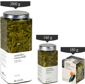 Sciurilli e Cucuzzielli (fiori di zucca) conservati in olio extra vergine di oliva, ingrediente della dieta mediterranea (mediterranean diet)